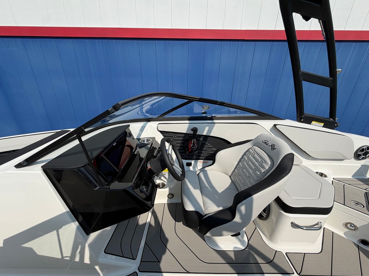 2027 Sea Ray SPX 210 24
