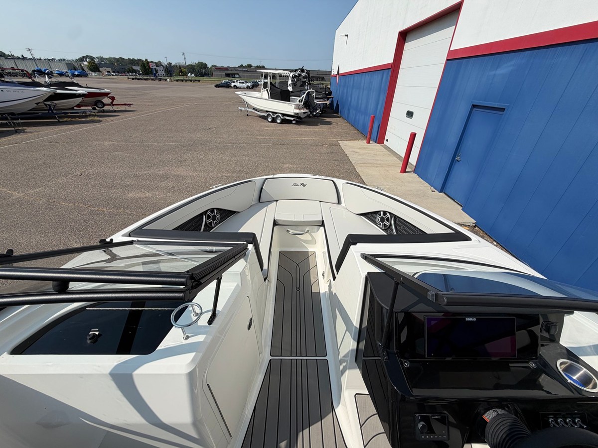 2027 Sea Ray SPX 210 31
