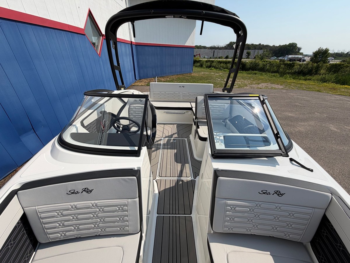 2027 Sea Ray SPX 210 34
