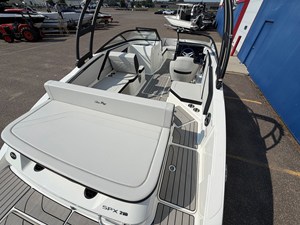 2027 Sea Ray SPX 210 8