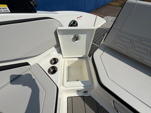 2027 Sea Ray SPX 210 13