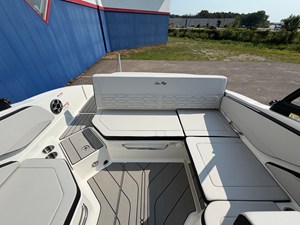 2027 Sea Ray SPX 210 14