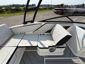 2027 Sea Ray SPX 210 16