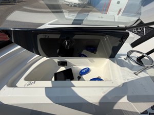 2027 Sea Ray SPX 210 21