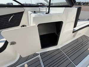 2027 Sea Ray SPX 210 23