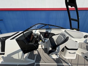 2027 Sea Ray SPX 210 25