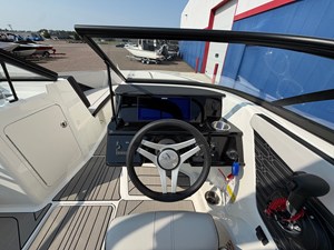 2027 Sea Ray SPX 210 29