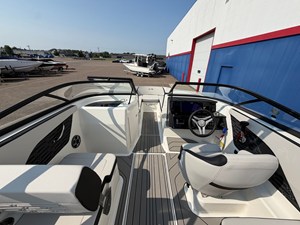 2027 Sea Ray SPX 210 30