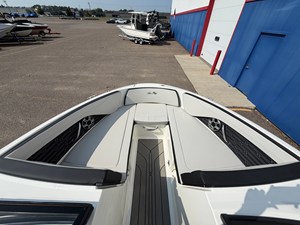 2027 Sea Ray SPX 210 32