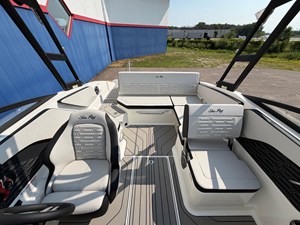 2027 Sea Ray SPX 210 35