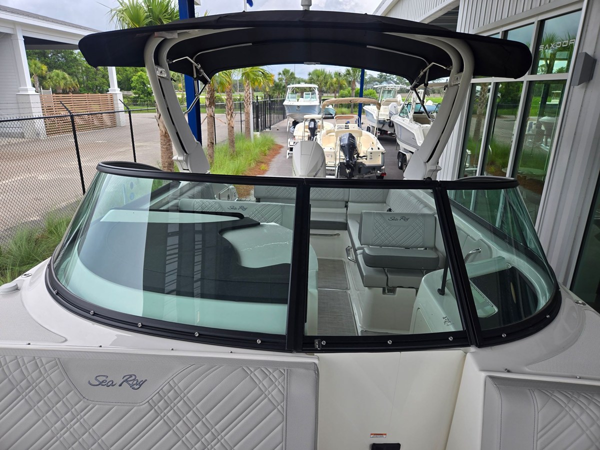 2026 Sea Ray SDX 250 Outboard 15