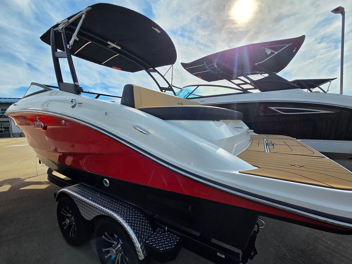 2027 Sea Ray SPX 210 3