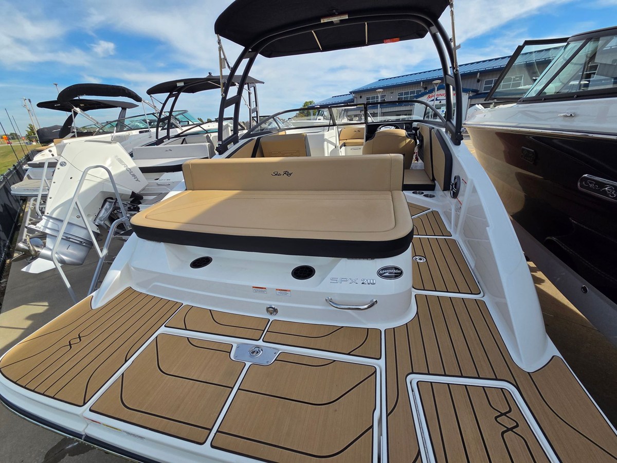2027 Sea Ray SPX 210 8
