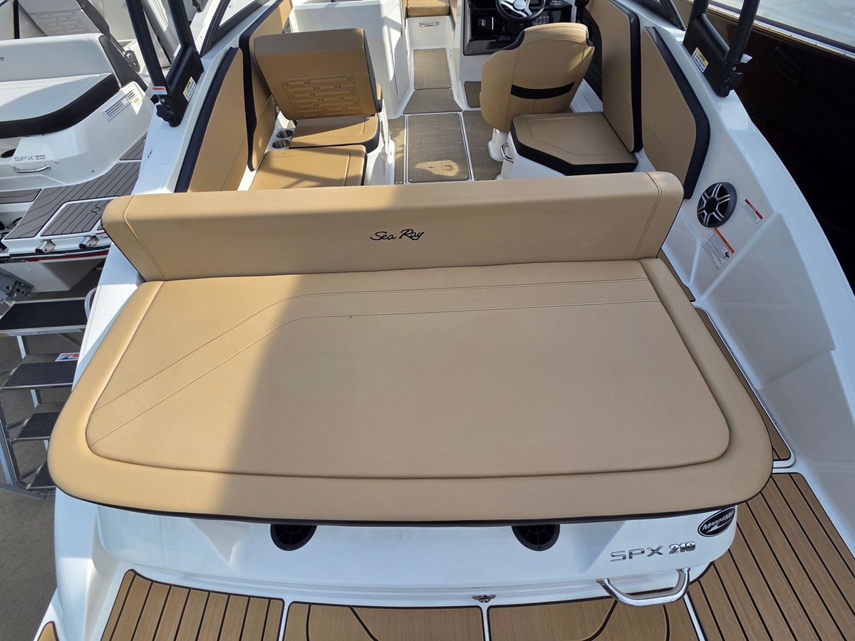 2027 Sea Ray SPX 210 9