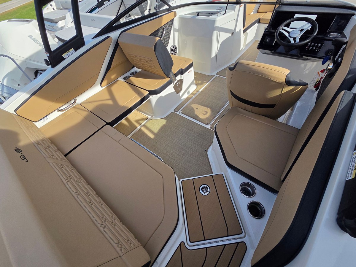 2027 Sea Ray SPX 210 10
