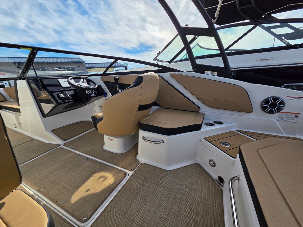2027 Sea Ray SPX 210 12
