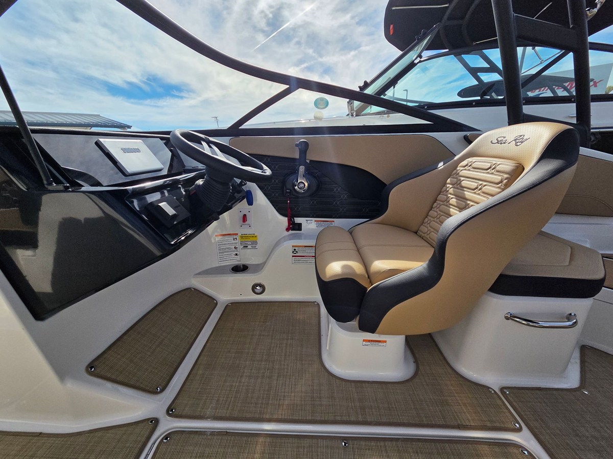 2027 Sea Ray SPX 210 13