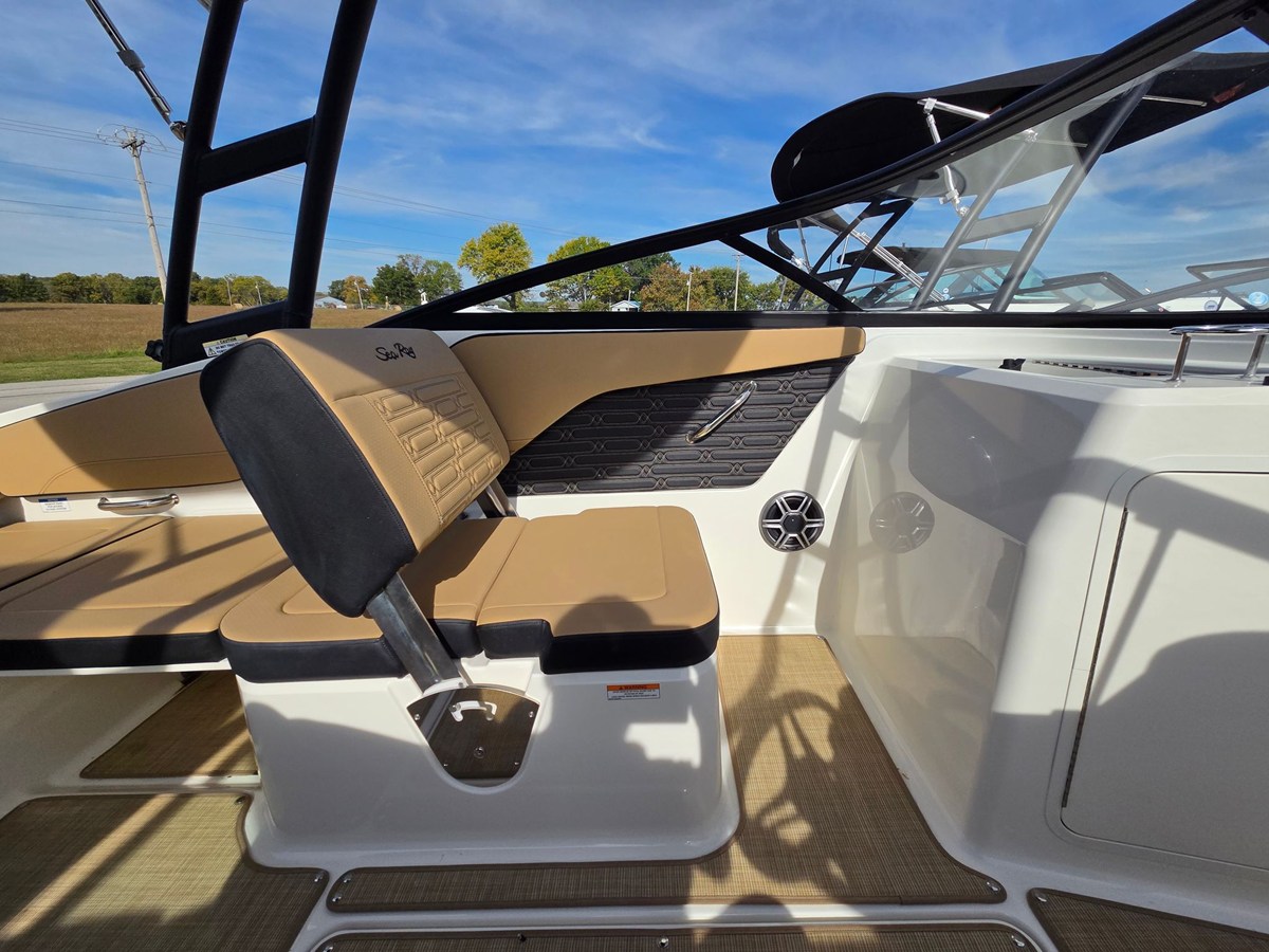 2027 Sea Ray SPX 210 16