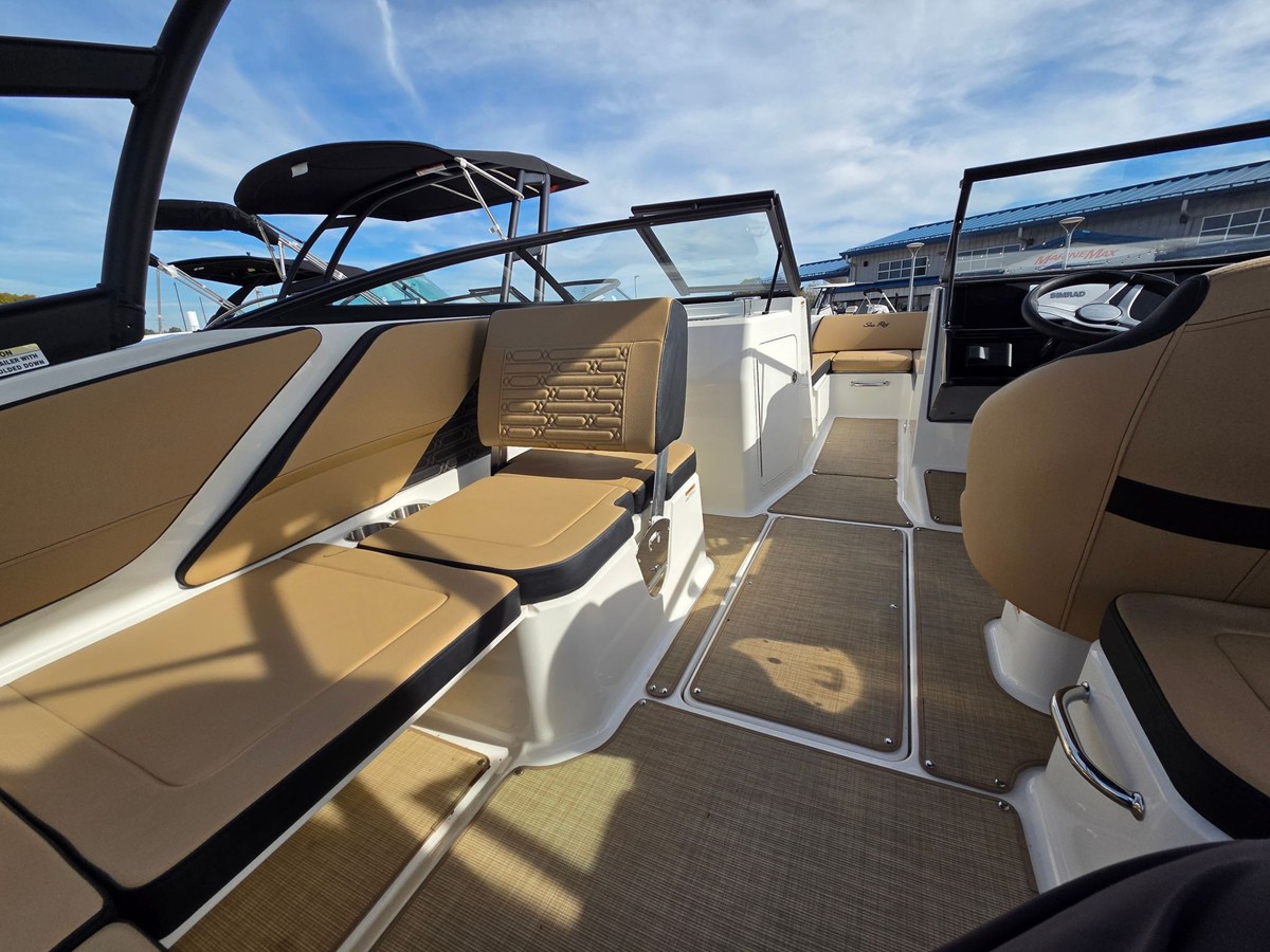 2027 Sea Ray SPX 210 21
