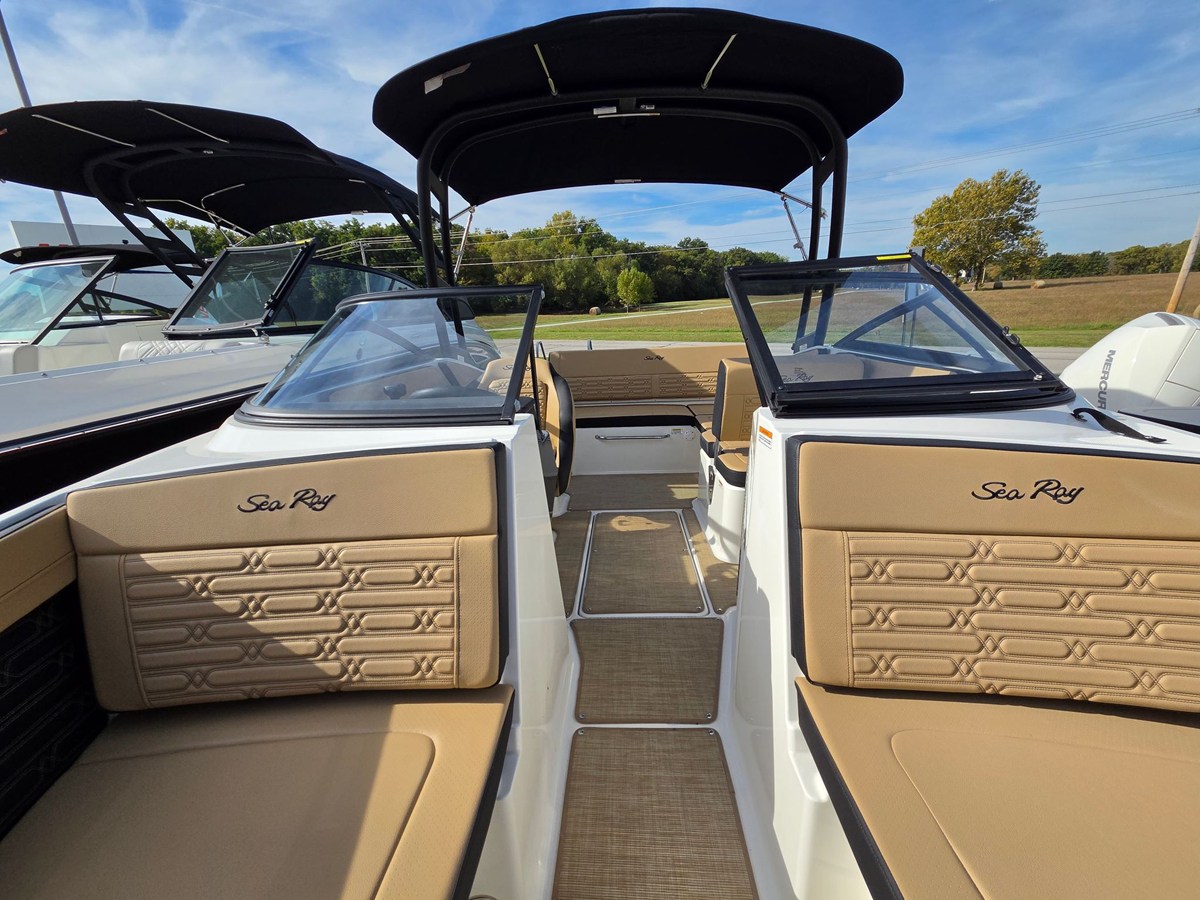 2027 Sea Ray SPX 210 24