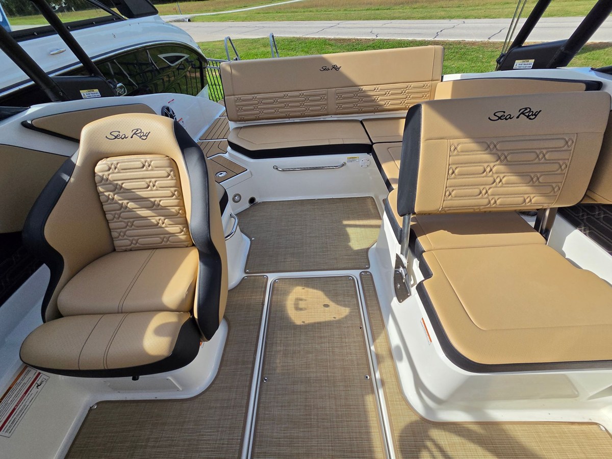 2027 Sea Ray SPX 210 25