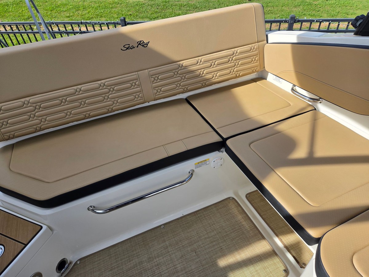 2027 Sea Ray SPX 210 26