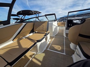 2027 Sea Ray SPX 210 21