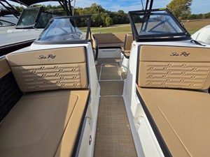 2027 Sea Ray SPX 210 23