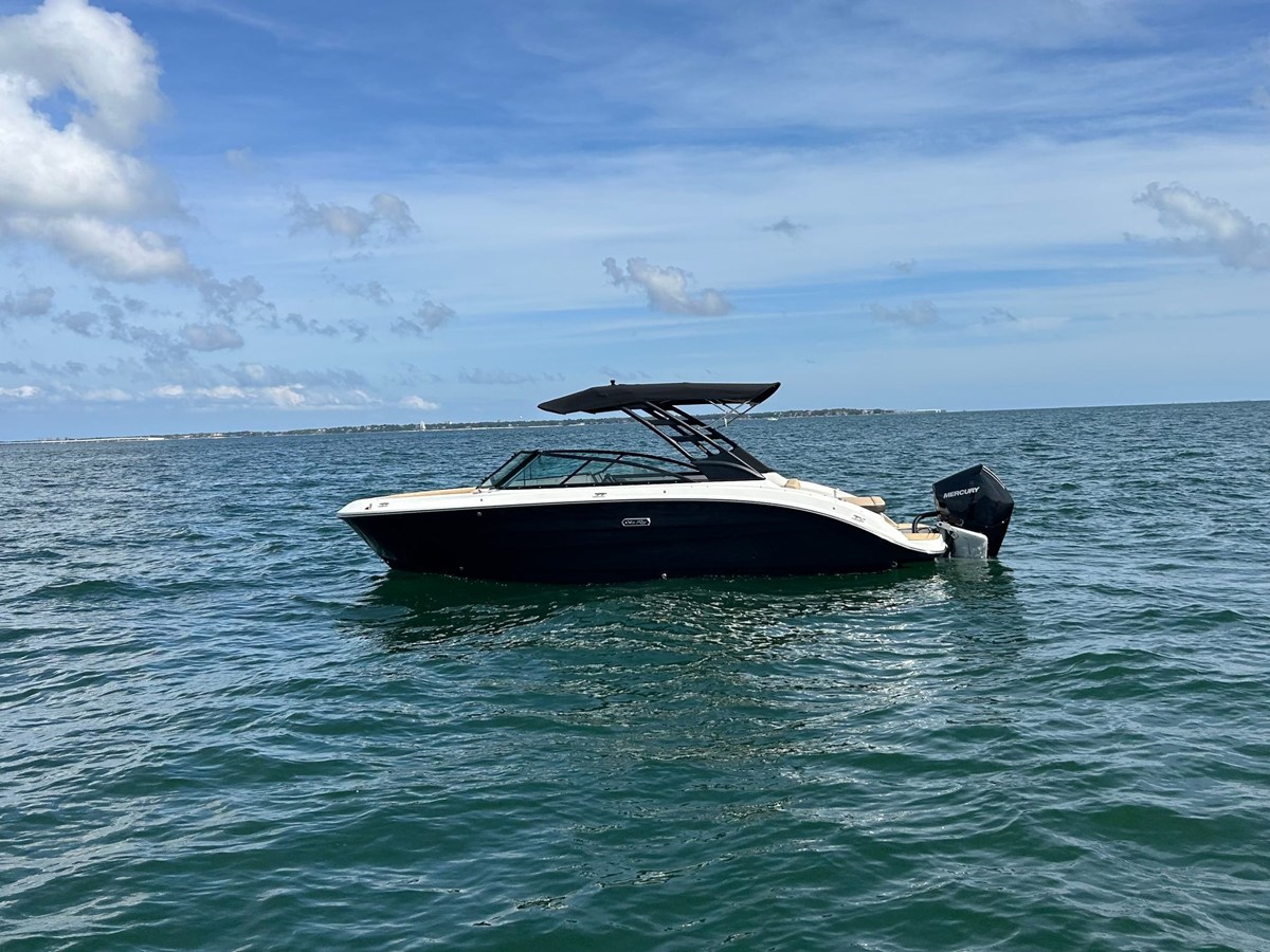 2026 Sea Ray SDX 250 Outboard 2