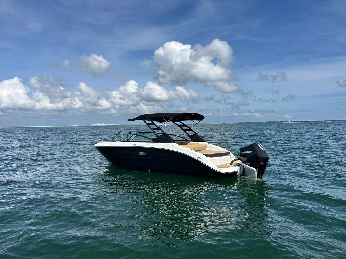 2026 Sea Ray SDX 250 Outboard 3