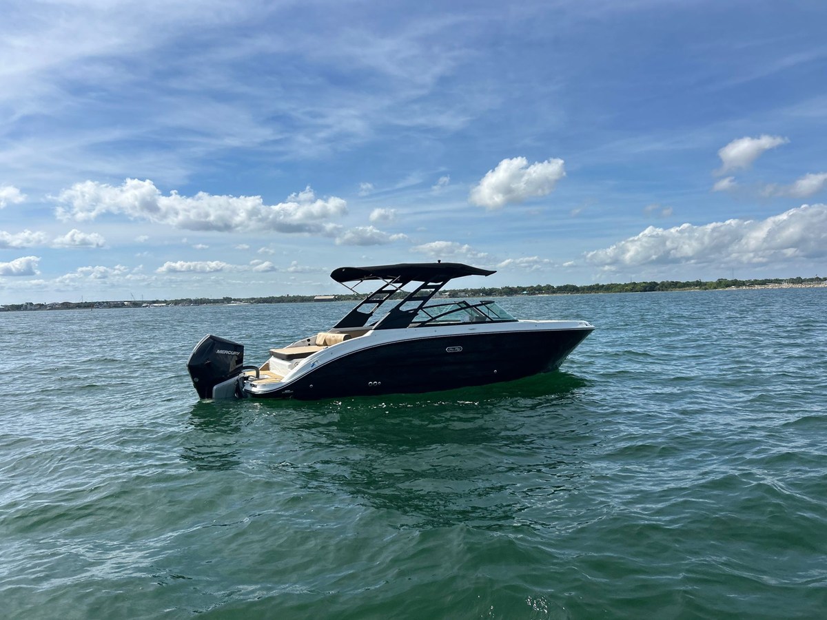 2026 Sea Ray SDX 250 Outboard 6