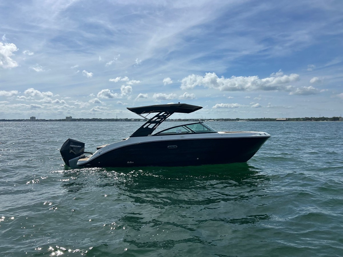 2026 Sea Ray SDX 250 Outboard 7