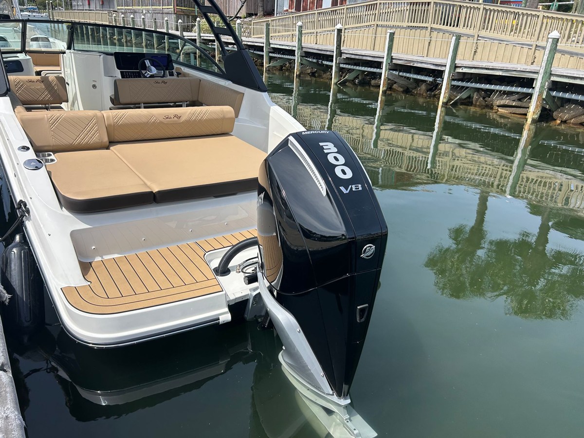 2026 Sea Ray SDX 250 Outboard 11