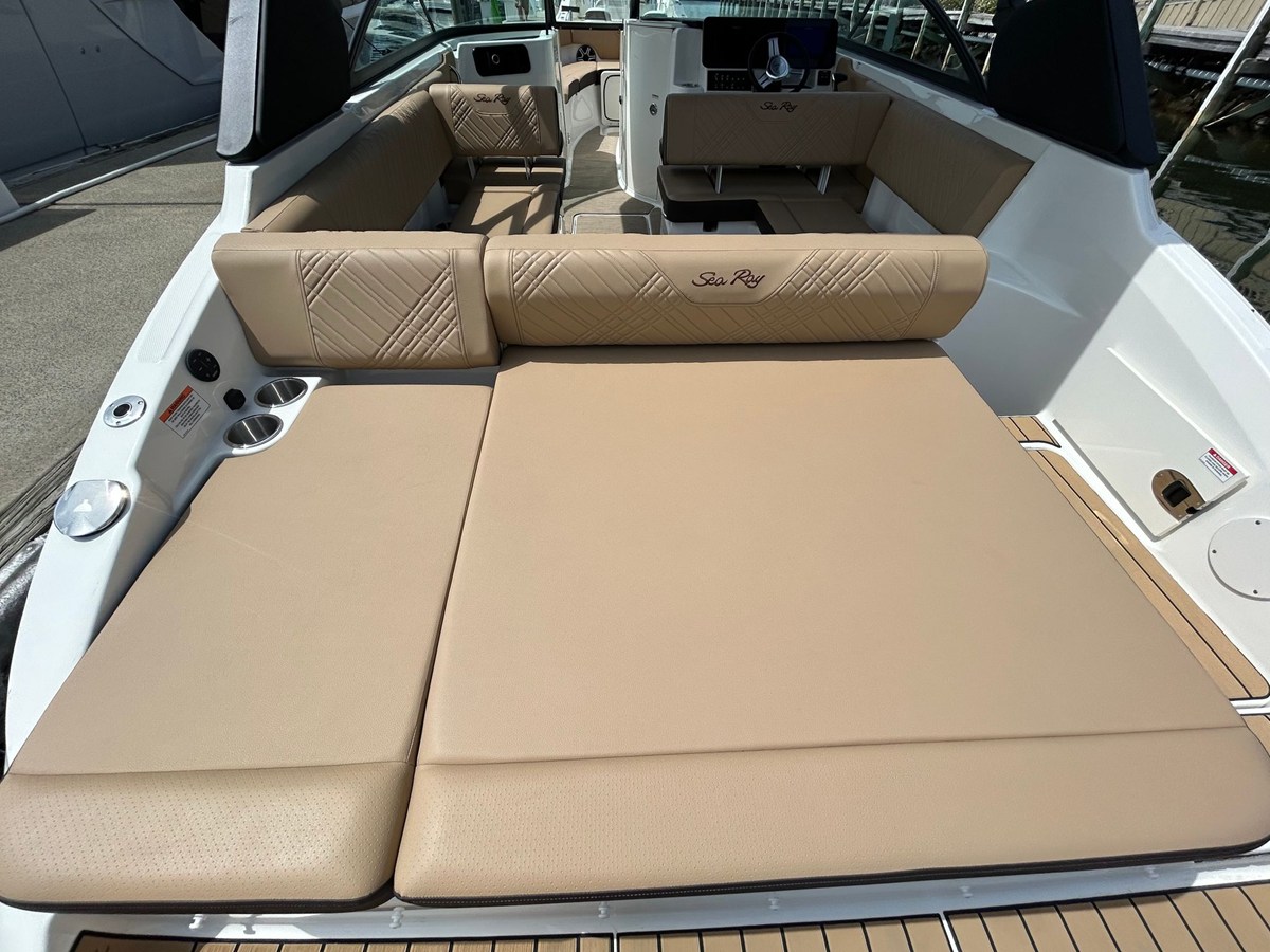 2026 Sea Ray SDX 250 Outboard 12