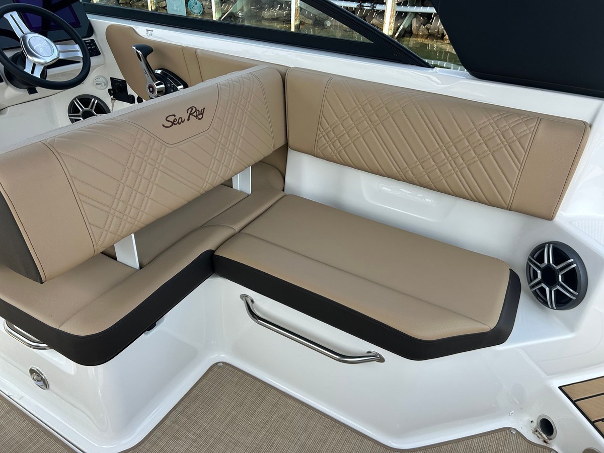 2026 Sea Ray SDX 250 Outboard 16