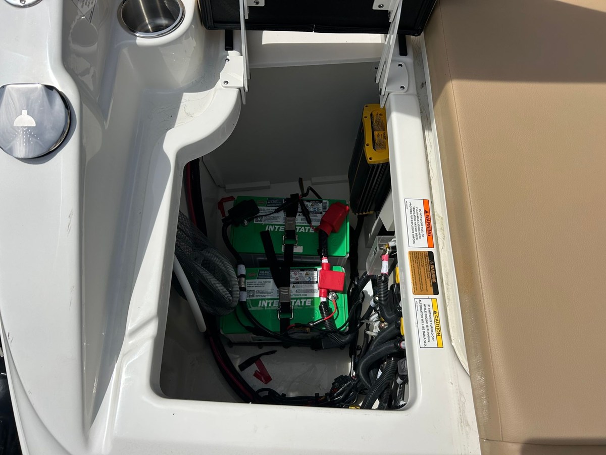 2026 Sea Ray SDX 250 Outboard 26