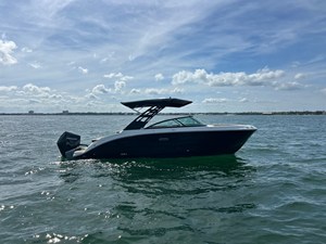 2026 Sea Ray SDX 250 Outboard 7