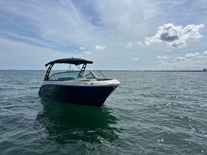 2026 Sea Ray SDX 250 Outboard 9