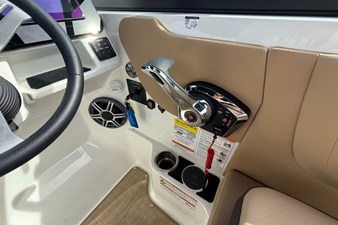 2026 Sea Ray SDX 250 22