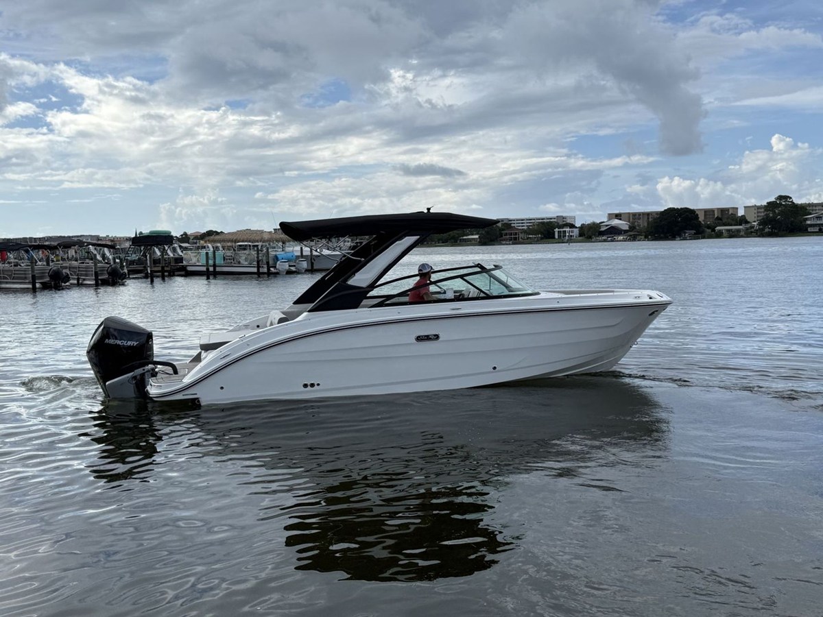 2026 Sea Ray SDX 250 Outboard 2