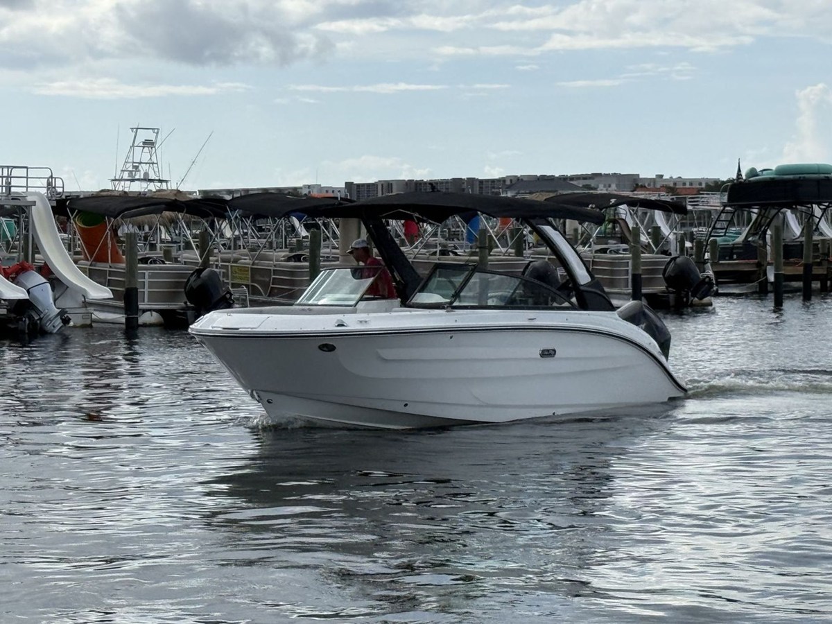2026 Sea Ray SDX 250 Outboard 7