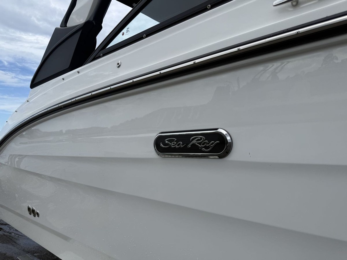 2026 Sea Ray SDX 250 Outboard 14