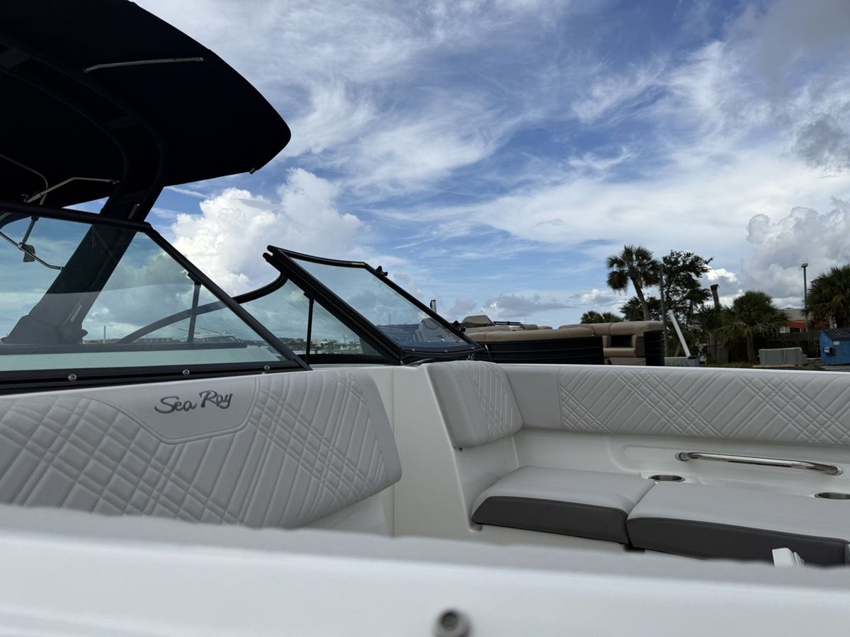 2026 Sea Ray SDX 250 Outboard 28