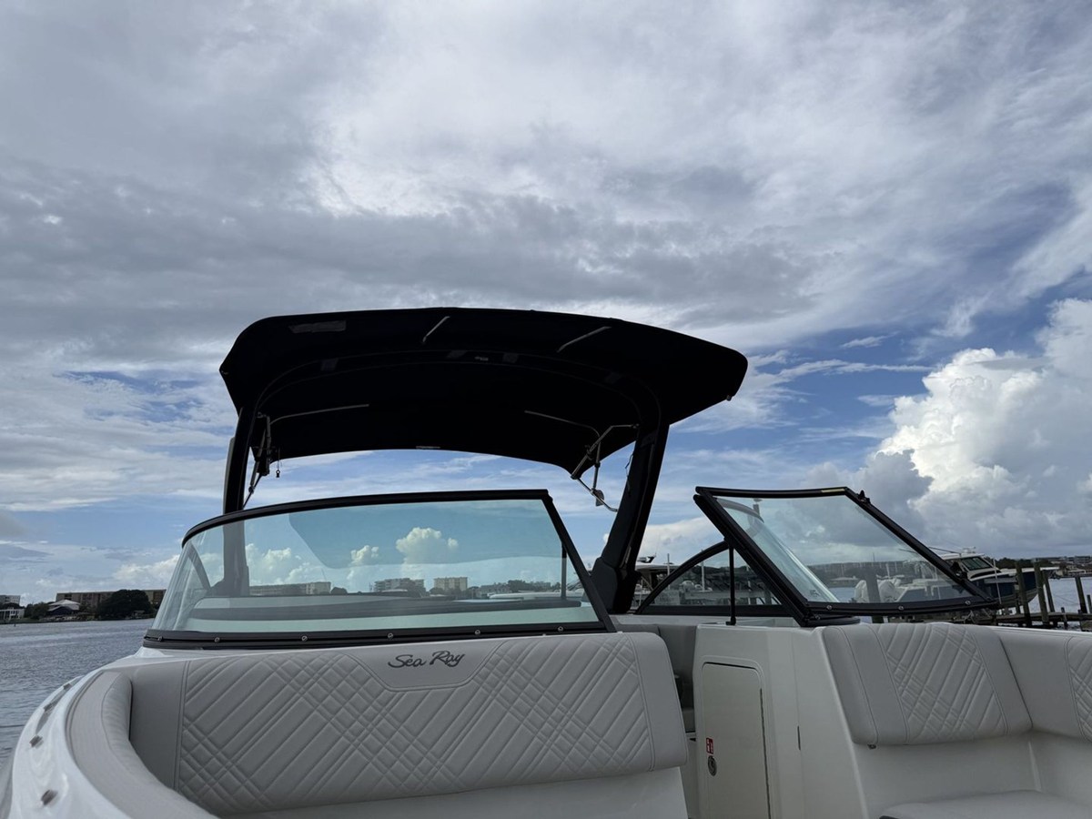 2026 Sea Ray SDX 250 Outboard 30