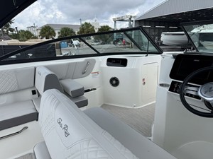 2026 Sea Ray SDX 250 Outboard 22