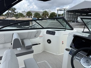 2026 Sea Ray SDX 250 Outboard 25