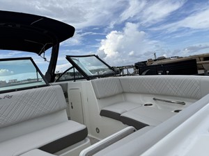 2026 Sea Ray SDX 250 Outboard 31