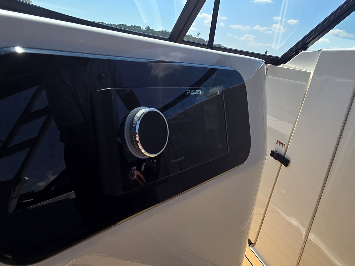 2026 Sea Ray SDX 250 15