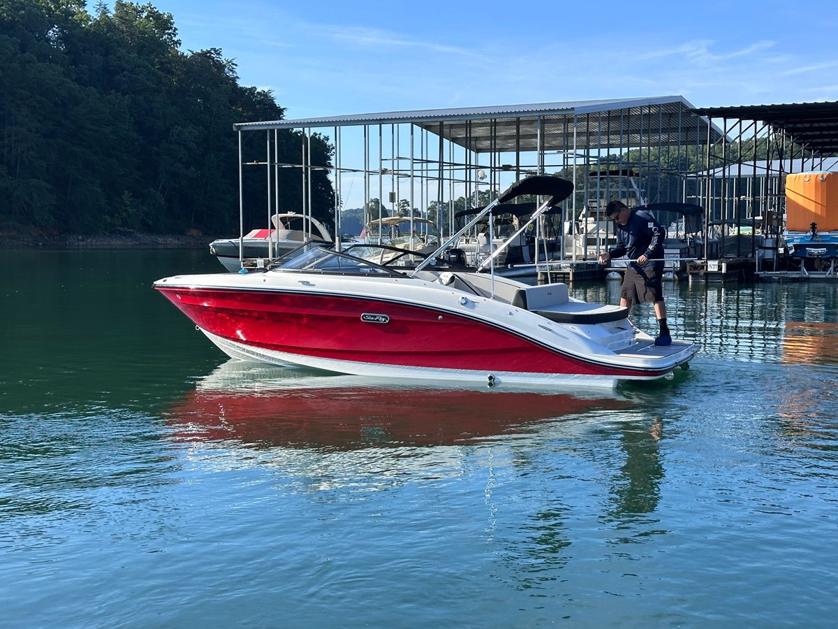 2026 Sea Ray SPX 210 2