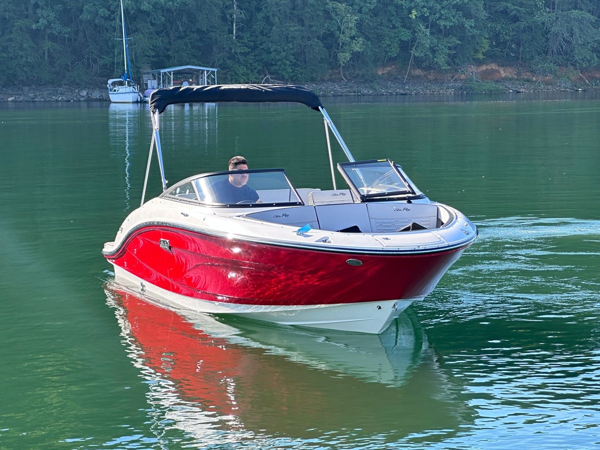 2026 Sea Ray SPX 210 4